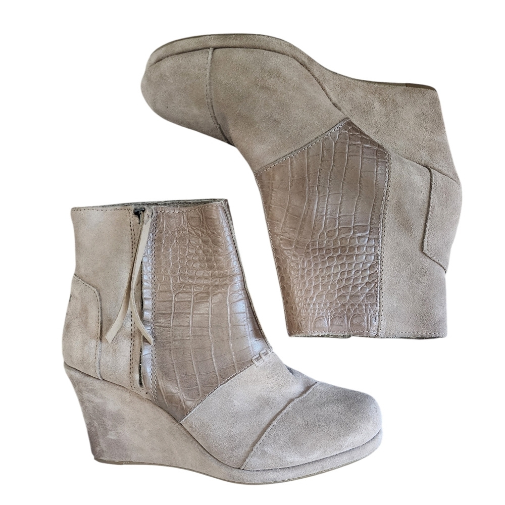 TOMS Desert Wedge High Taupe Suede Croc Embossed Ankle Booties, size 8